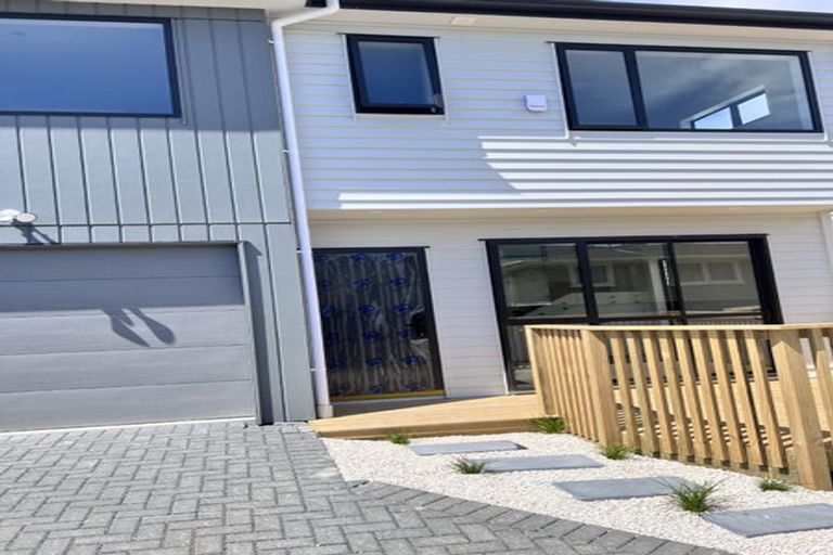 Photo of property in 48d Portadown Avenue, Pakuranga Heights, Auckland, 2010