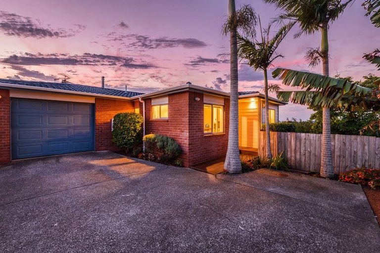 Photo of property in 2a Sycamore Drive, Sunnynook, Auckland, 0620