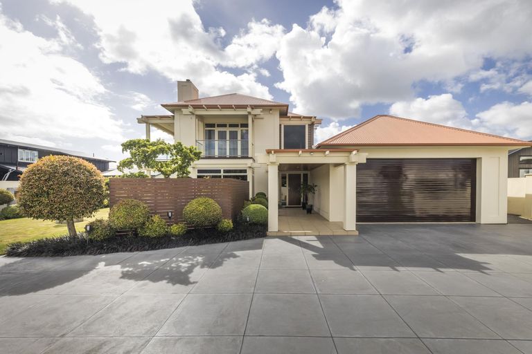 Photo of property in 7 Fairway Grove, Hokowhitu, Palmerston North, 4410
