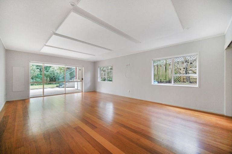 Photo of property in 9 Sandown Road, Rothesay Bay, Auckland, 0630