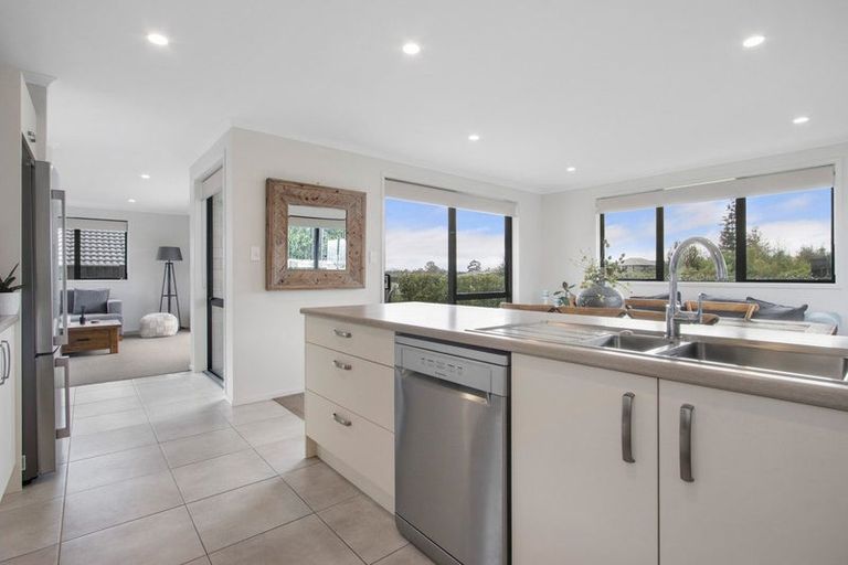 Photo of property in 5 Cascade Way, Omokoroa, 3114