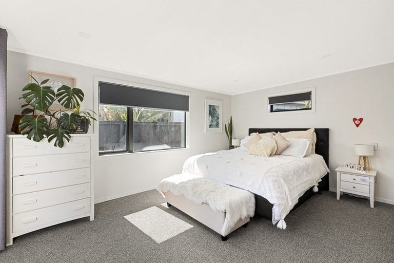 Photo of property in 27 Roby Street, Te Atatu Peninsula, Auckland, 0610