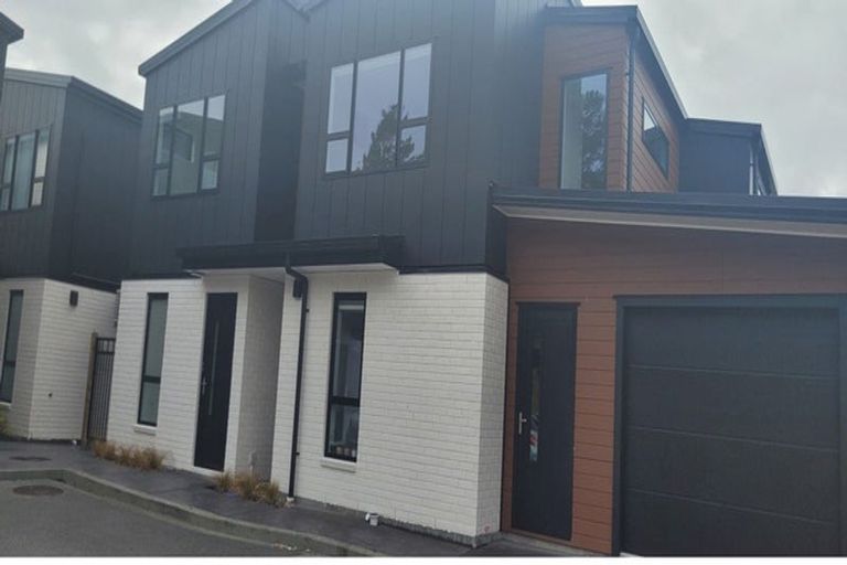 Photo of property in 11/27 Main Road, Wainuiomata, Lower Hutt, 5014