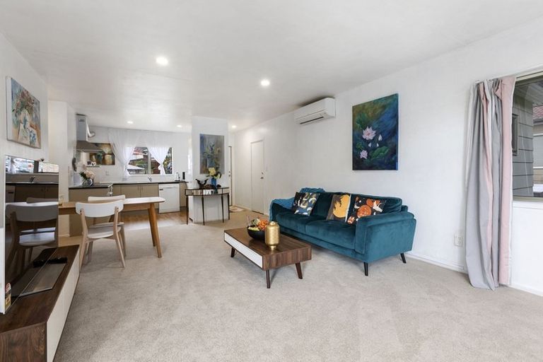 Photo of property in 24 Dovey Place, Massey, Auckland, 0614