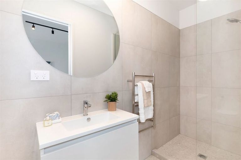 Photo of property in 149u2 Onepu Road, Lyall Bay, Wellington, 6022