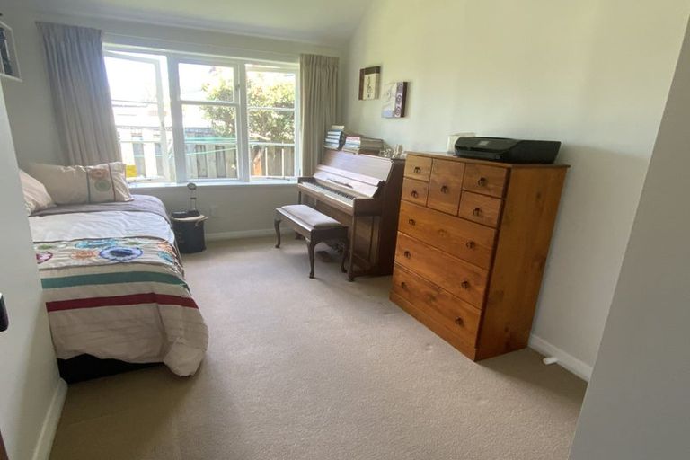 Photo of property in 2/10 Neil Avenue, Te Atatu Peninsula, Auckland, 0610