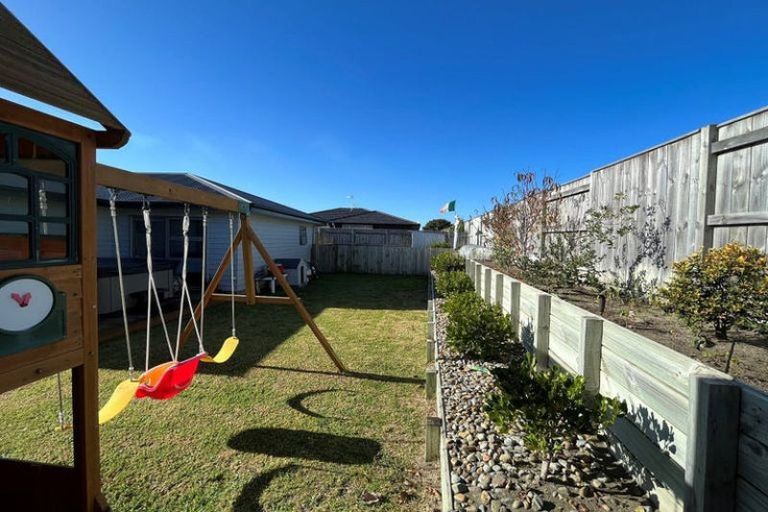Photo of property in 17 Story Street, Foxton Beach, Foxton, 4815