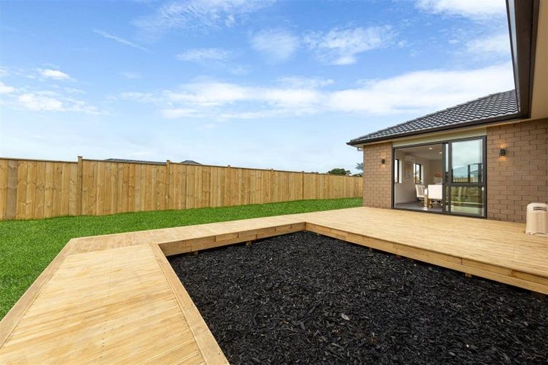 Photo of property in 6 Hoete Way, Tuakau, 2121