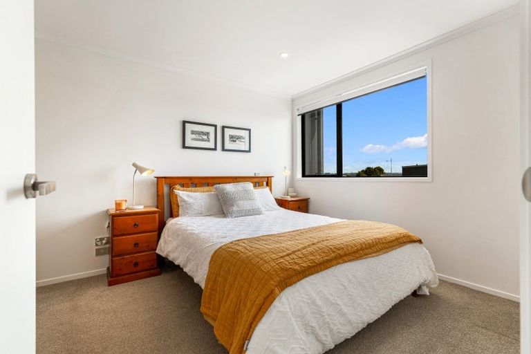 Photo of property in 8 Hobsonville Point Road, Hobsonville, Auckland, 0616