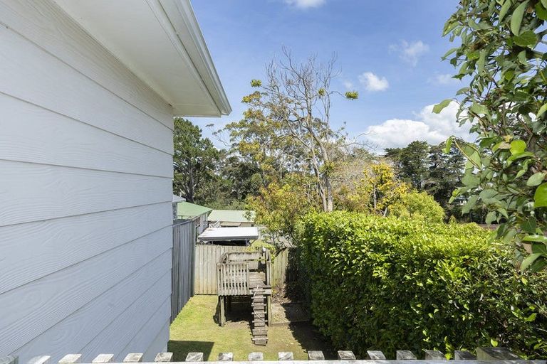 Photo of property in 23 Luckens Road, West Harbour, Auckland, 0618