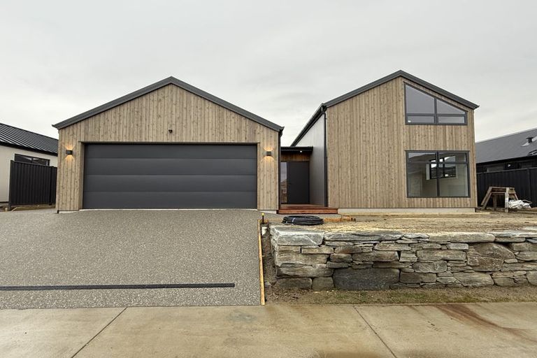Photo of property in 10 Mason Street, Wanaka, 9305