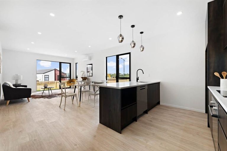 Photo of property in 32 Puhikawa Street, Massey, 0614