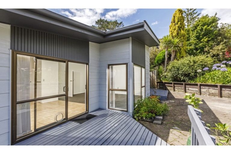 Photo of property in 1/20 Halder Place, Torbay, Auckland, 0632