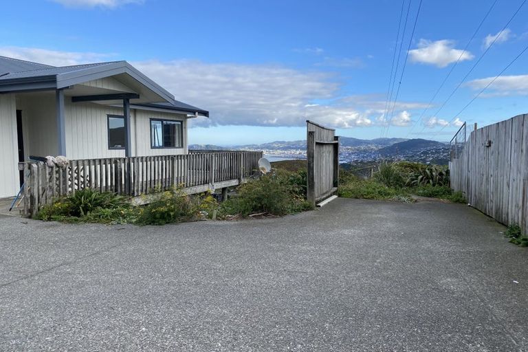 Photo of property in 49 Edgecombe Street, Newlands, Wellington, 6037