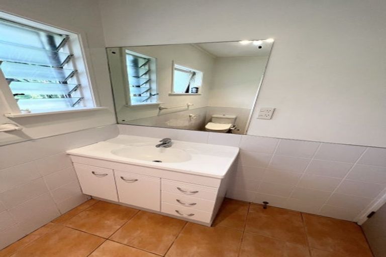 Photo of property in 2/66 Bentley Avenue, Glenfield, Auckland, 0629