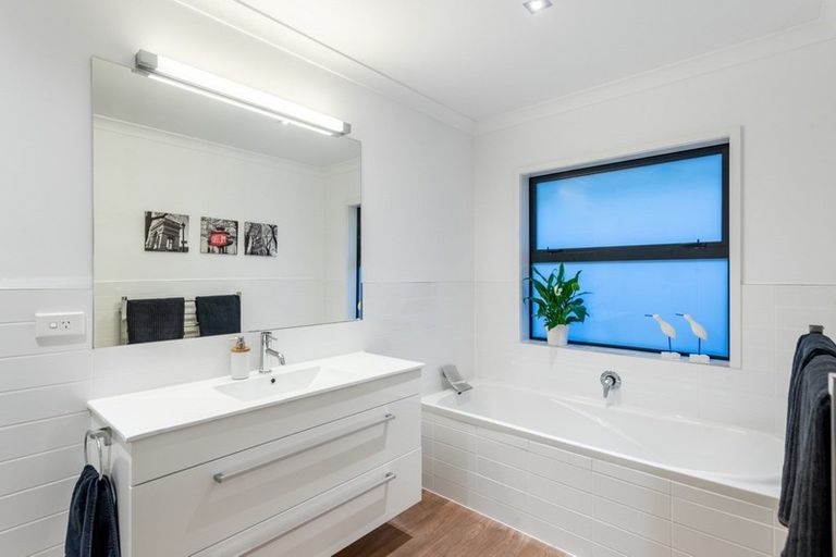 Photo of property in 122 Oteki Park Drive, Welcome Bay, Tauranga, 3112