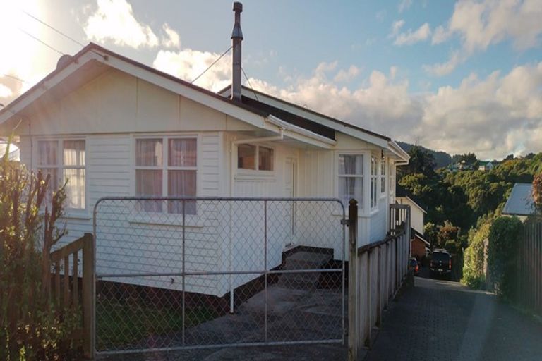 Photo of property in 7 Terrance Grove, Paparangi, Wellington, 6037