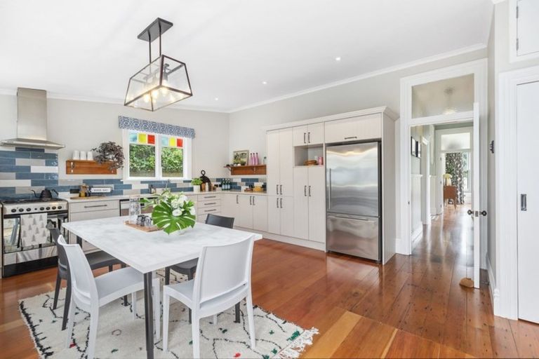 Photo of property in 12 Eden Street, Island Bay, Wellington, 6023