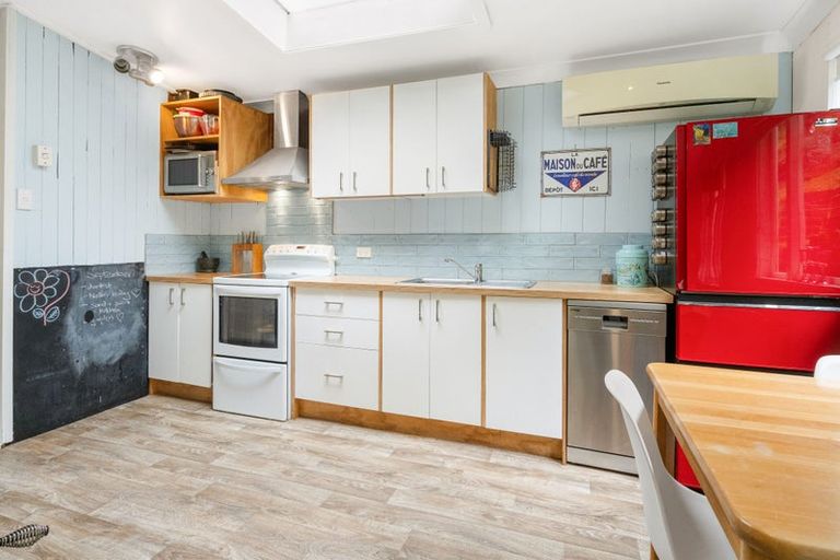 Photo of property in 56 Tilley Road, Paekakariki, 5034