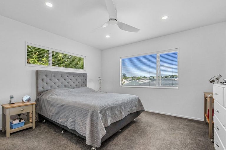 Photo of property in 11 Tee Point, Red Beach, 0932