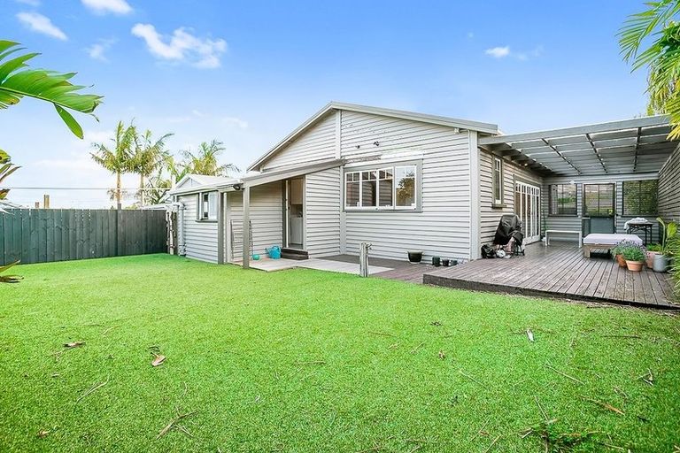 Photo of property in 59 Rua Road, Glen Eden, Auckland, 0602