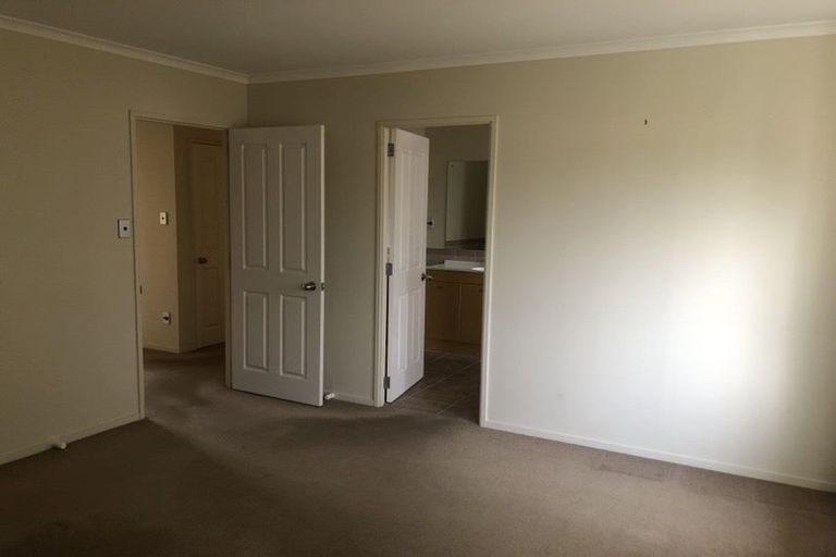 Photo of property in 28 Maypark Crescent, Flat Bush, Auckland, 2016