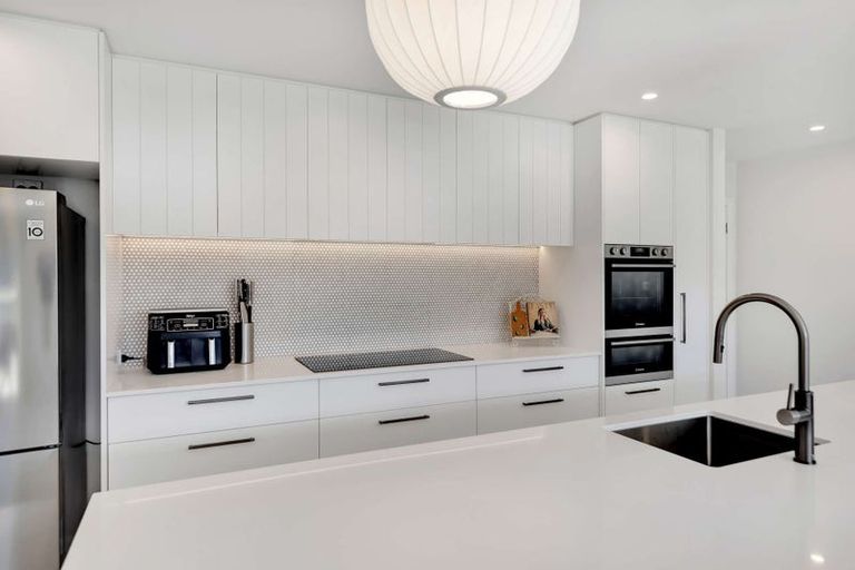 Photo of property in 1 Corsica Court, Fitzherbert, Palmerston North, 4410