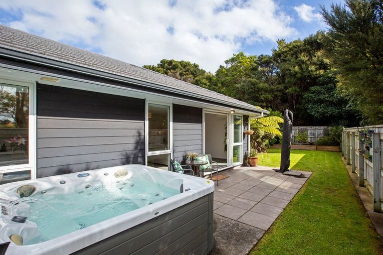 Photo of property in 1 Banks Boulevard, Whitby, Porirua, 5024