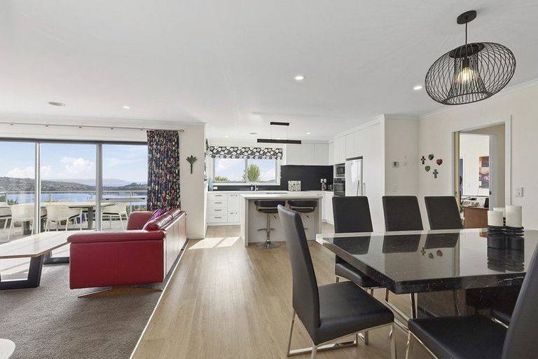 Photo of property in 3 Greenstone Place, Aotea, Porirua, 5024
