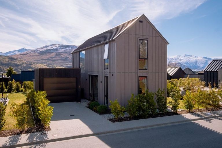 Photo of property in 6 Mckenzies Shute, Jacks Point, Queenstown, 9371