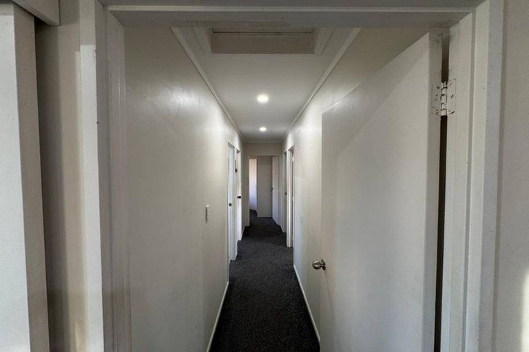 Photo of property in 15 Hinerau Street, Henderson, Auckland, 0612