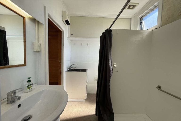 Photo of property in 61 Rolleston Street, Mount Cook, Wellington, 6021