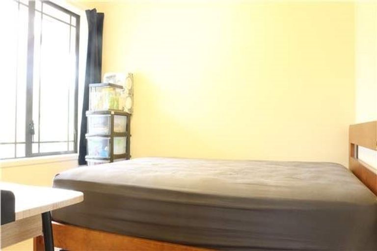 Photo of property in 11 Holsten Place, Massey, Auckland, 0614