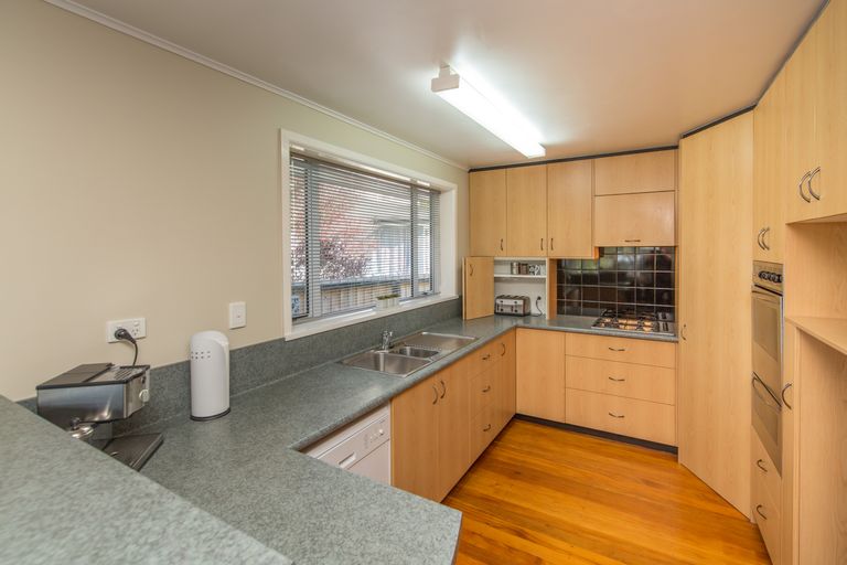 Photo of property in 6 Shirldale Place, Avonhead, Christchurch, 8042