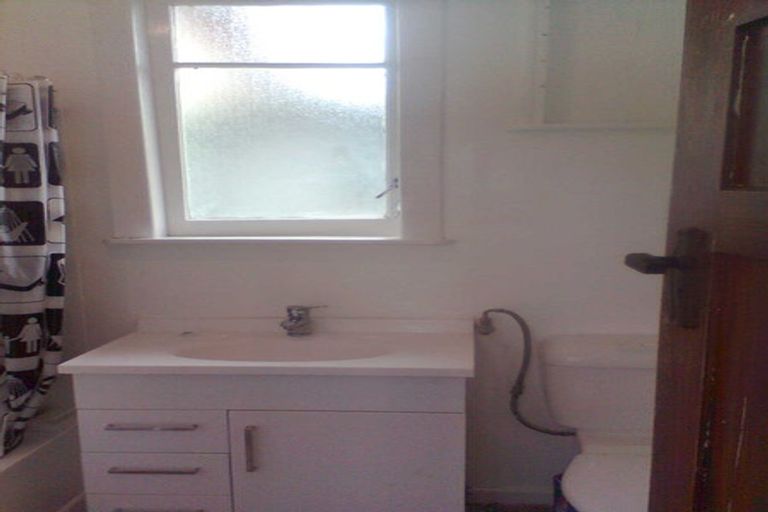 Photo of property in 1/12 Hinekohu Street, New Lynn, Auckland, 0600