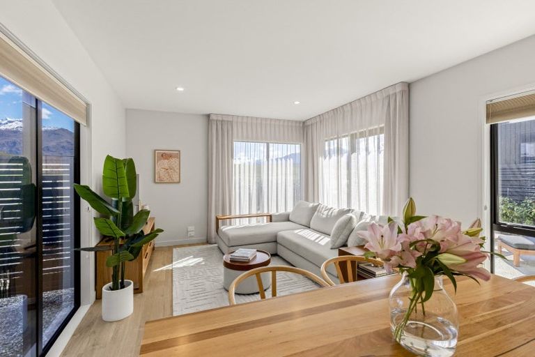 Photo of property in 9 Mcgibbon Lane, Jacks Point, 9371