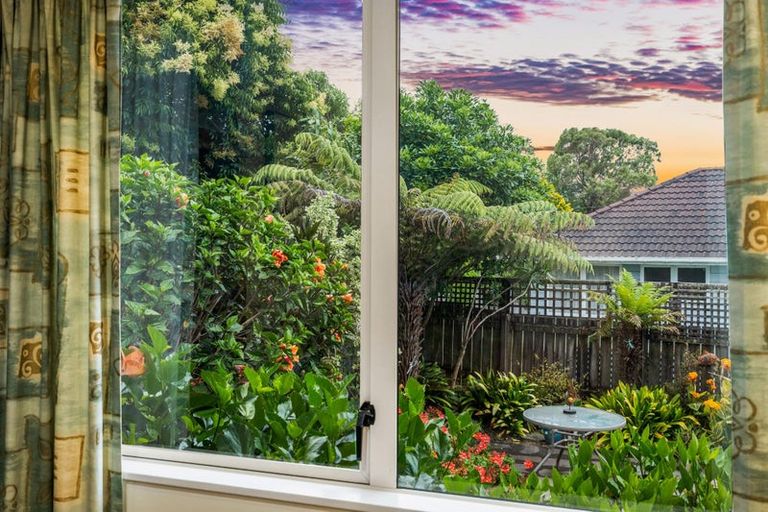 Photo of property in 1 Metric Place, Te Atatu South, Auckland, 0610