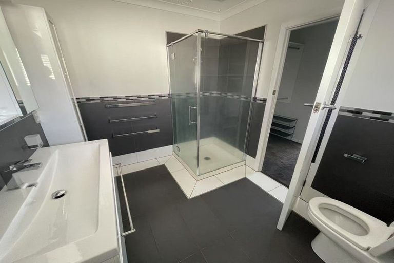 Photo of property in 25 Bradbury Road, Botany Downs, Auckland, 2010