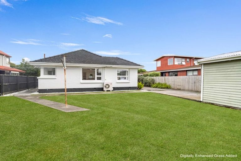 Photo of property in 94 Avondale Road, Avondale, Christchurch, 8061