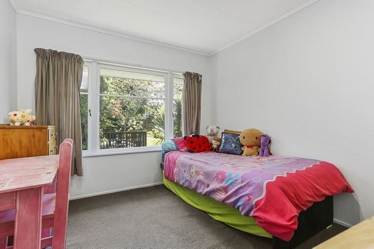 Photo of property in 32 Kashmir Road, Glen Eden, Auckland, 0602