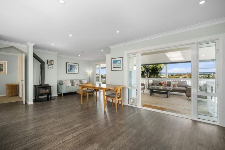 Photo of property in 16 Tralee Street, Omokoroa, 3114