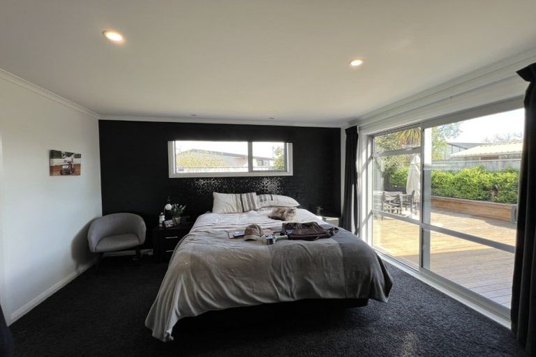 Photo of property in 30 Peter Hall Drive, Kelvin Grove, Palmerston North, 4414