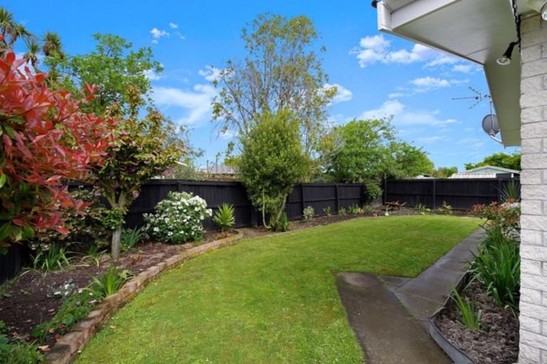 Photo of property in 2/11 Peckham Lane, Woolston, Christchurch, 8062