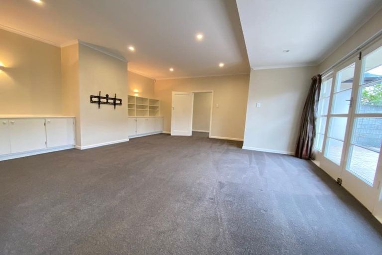 Photo of property in 17 Woodford Terrace, Ilam, Christchurch, 8053