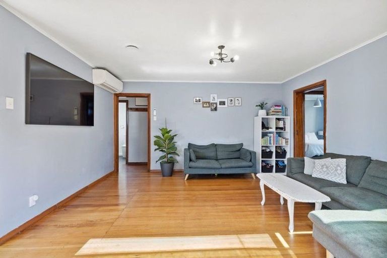Photo of property in 2/7 Wilmot Street, Northcote, Christchurch, 8052
