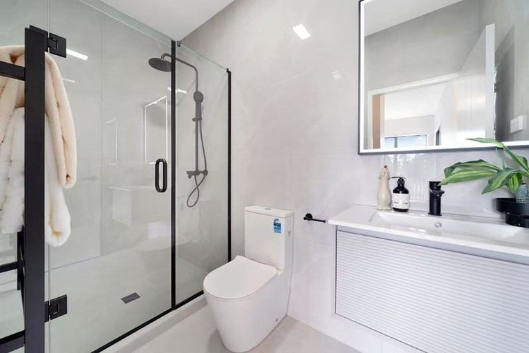 Photo of property in 40 Paretao Street, Massey, 0614