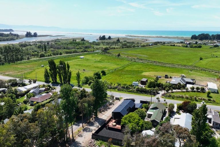Photo of property in 53 Kings Avenue, Waikuku Beach, 7402