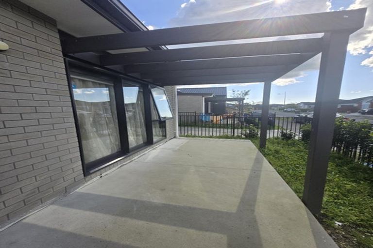 Photo of property in 45 Black Beech Crescent, Takanini, 2110
