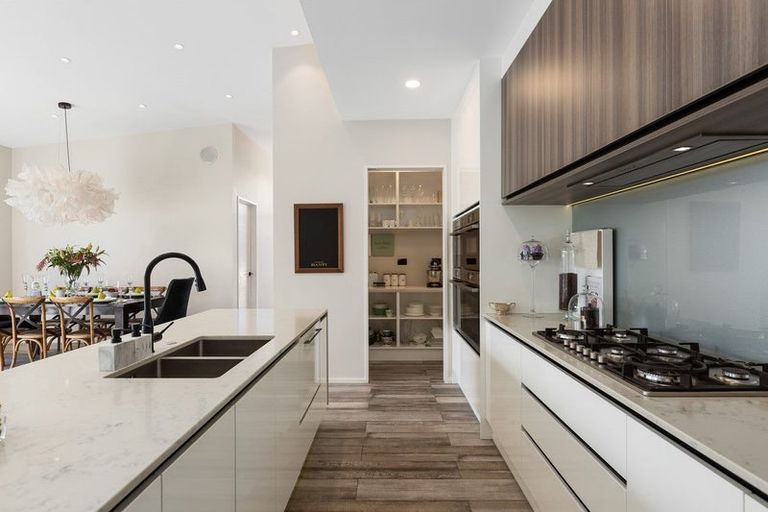 Photo of property in 7 Syd Grant Crescent, Orewa, 0931