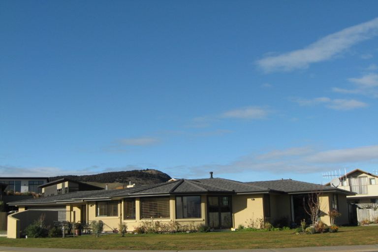 Photo of property in 17 Mataraki Place, Wanaka, 9305